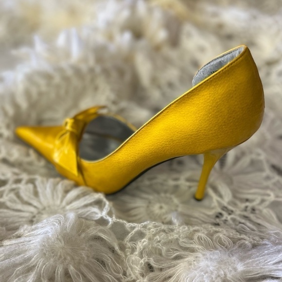 DOLLHOUSE YELLOW POINTED TOE STILETTOS HEELS WITH BOW - Picture 10 of 11